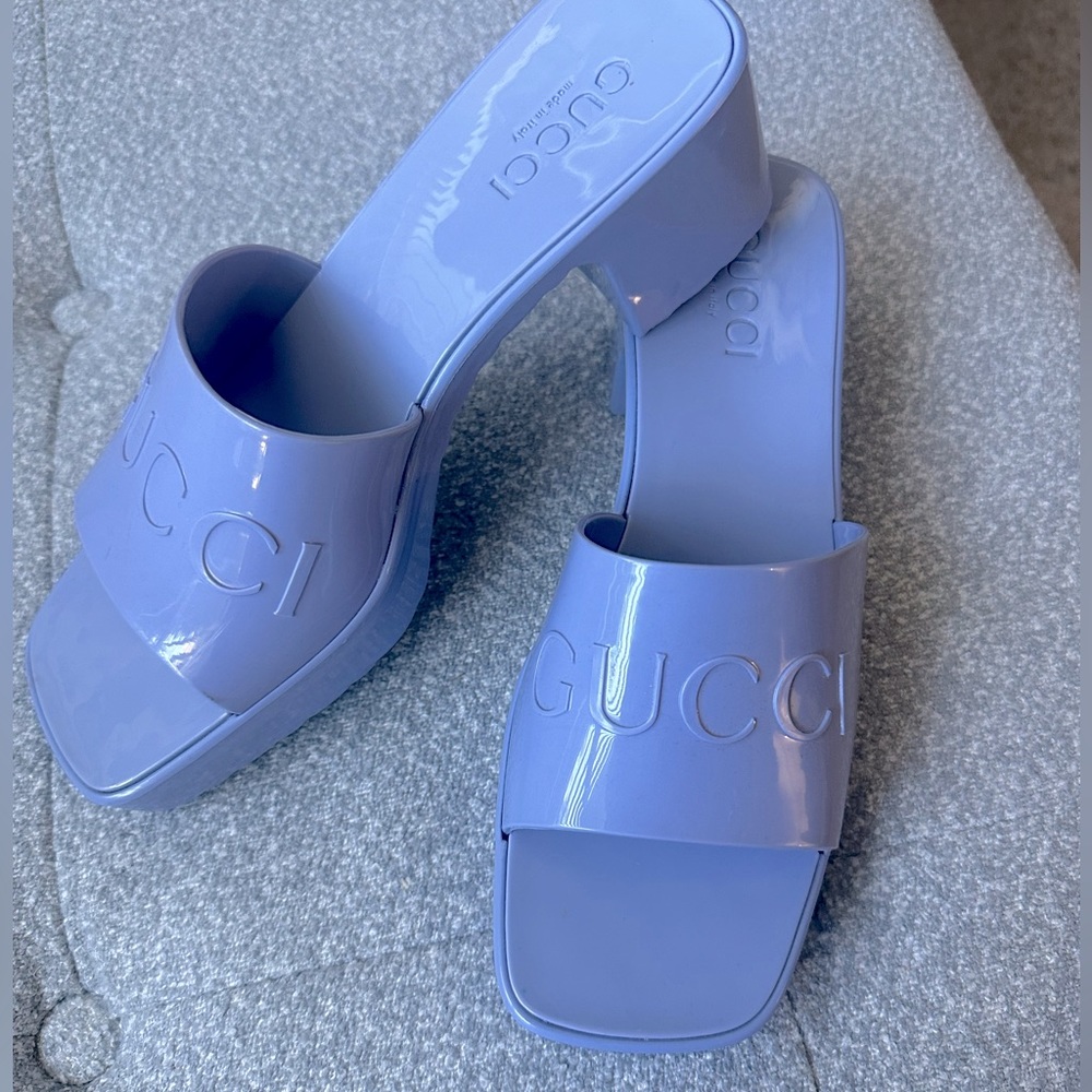 Gucci jelly sandals size 7